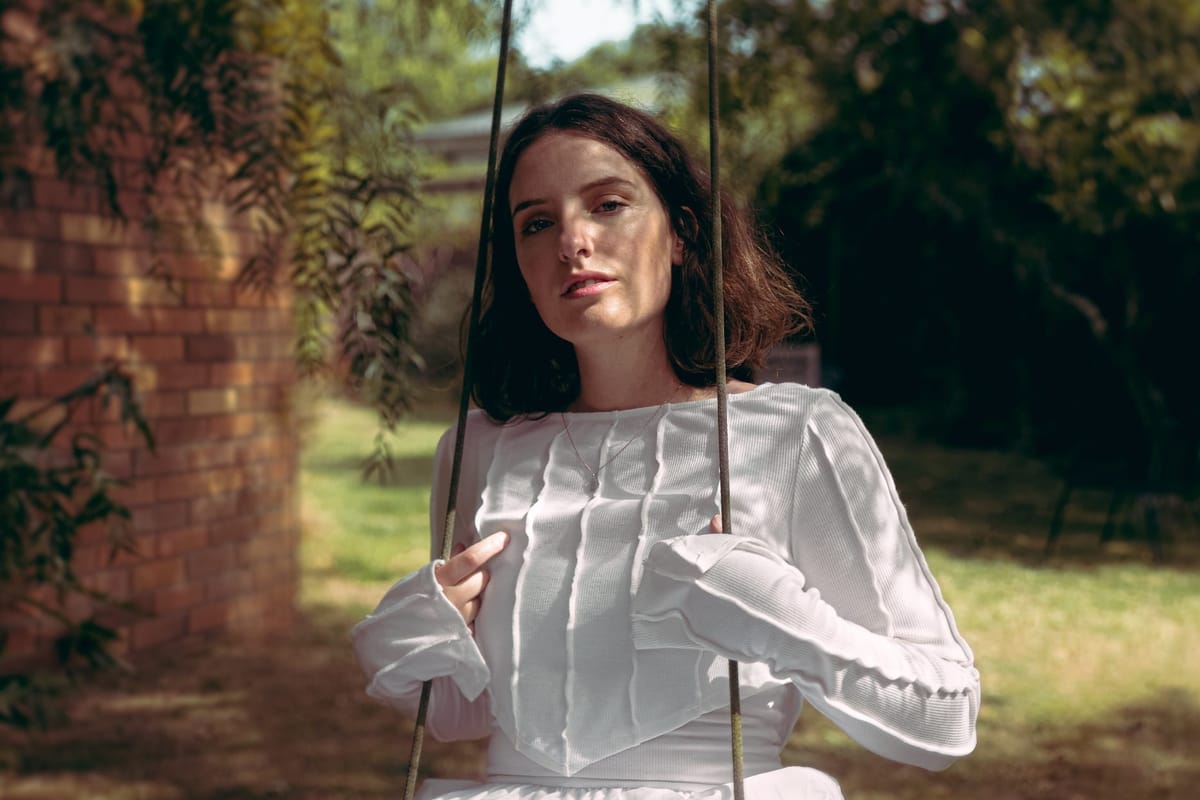 Em leans into lightness with sparkling new single ‘Love to Be’