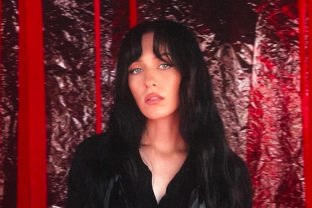 Amelia McNabb unveils fierce new single 'Villain'