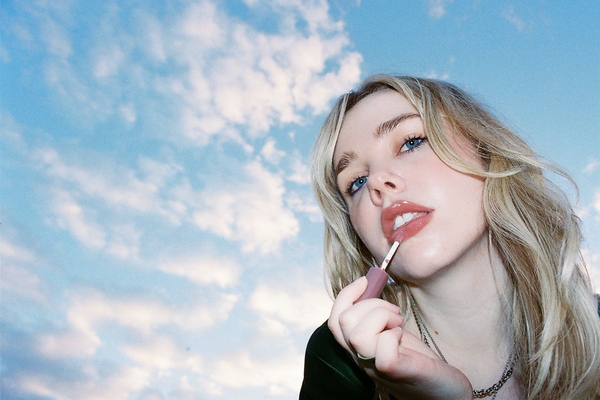 Guitar-led minimalism and raw emotion shine on Emily Bateman’s 'Pale Light' EP